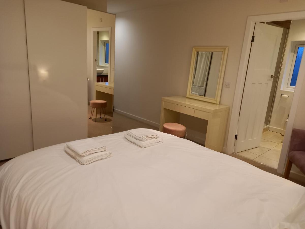 Вилла Grange Croft Ben Rhydding Экстерьер фото