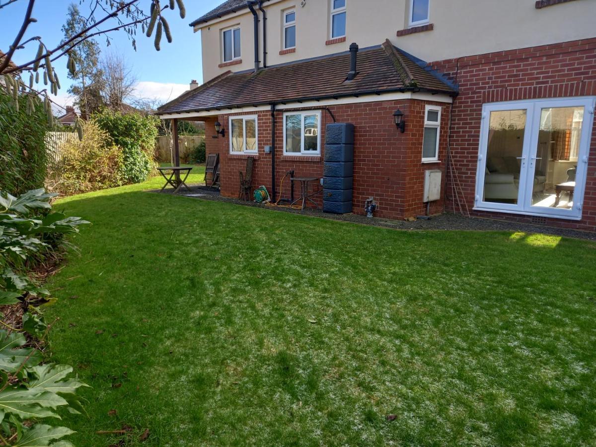 Вилла Grange Croft Ben Rhydding Экстерьер фото